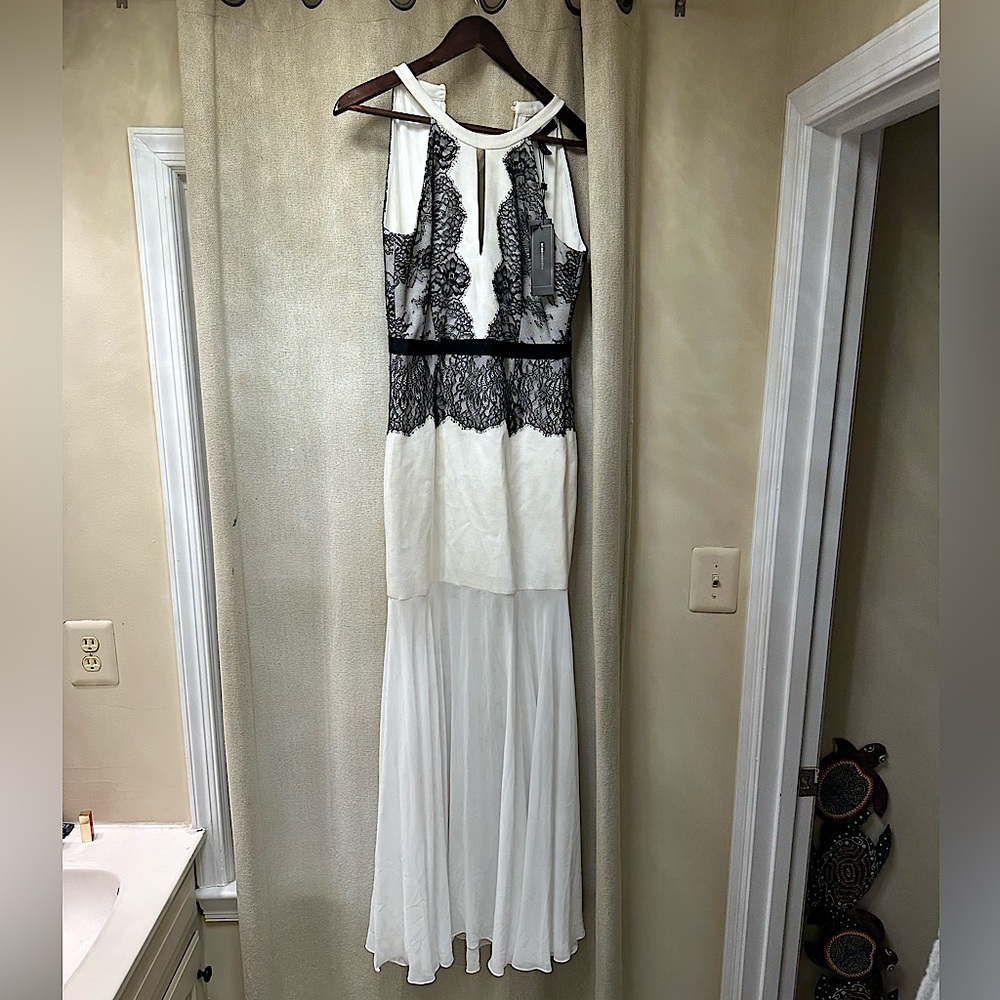 BCBGMAXAZRIA Georgianna Lace Halter Maxi Dress